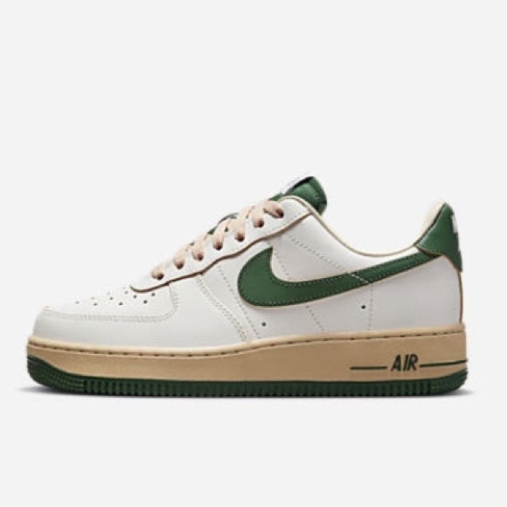 NIKE AIR FORCE 1 ‘07 LV8